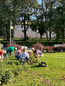 Астраханские патриоты на городском субботнике